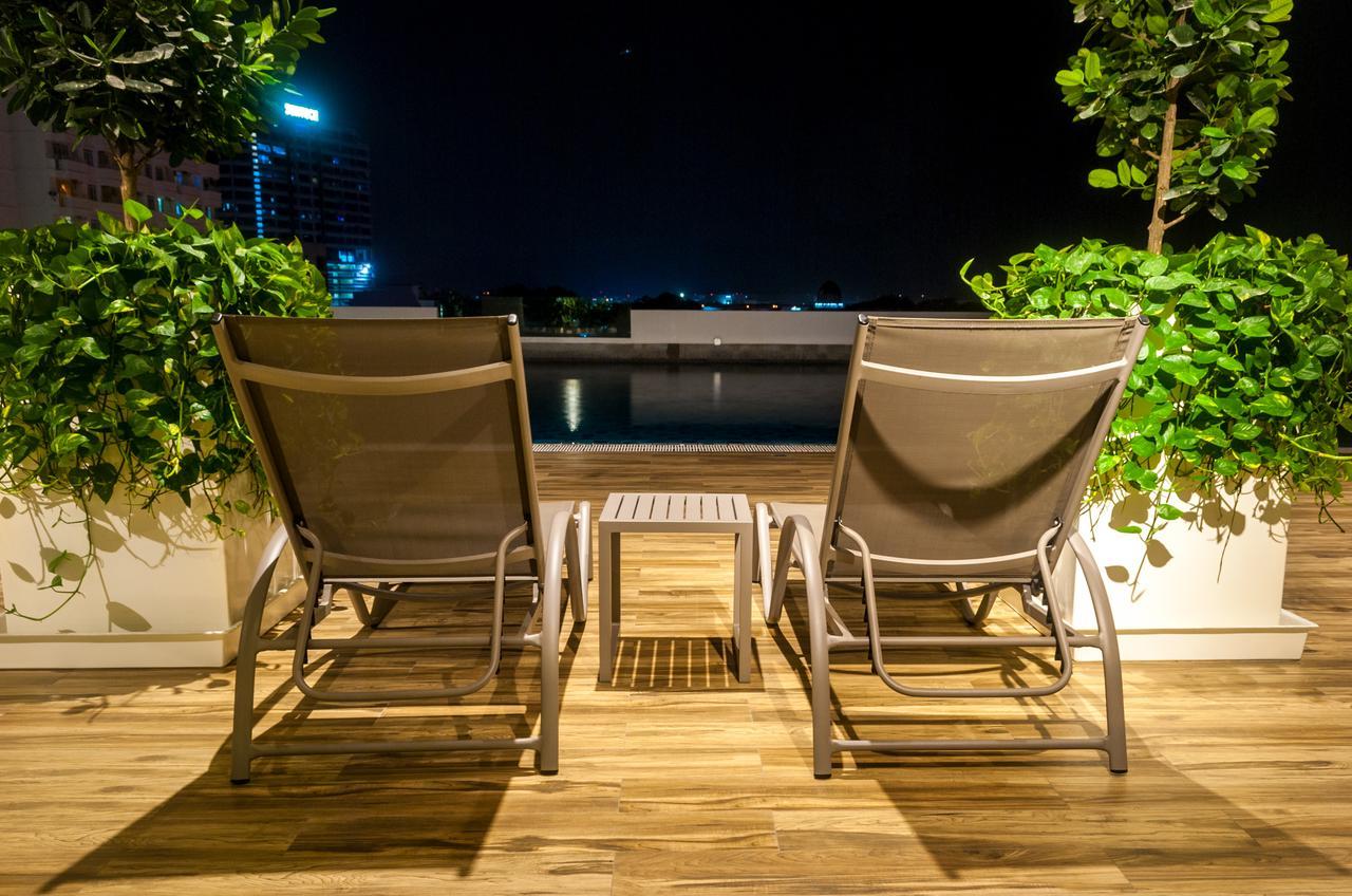 Lazy Traveler'S Suite By D Imperio Homestay George Town Esterno foto
