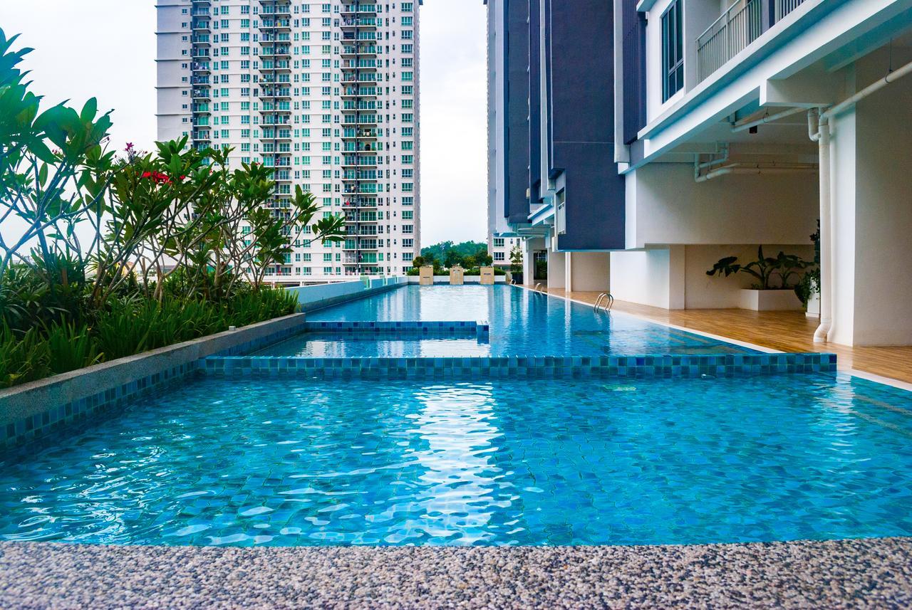 Lazy Traveler'S Suite By D Imperio Homestay George Town Esterno foto