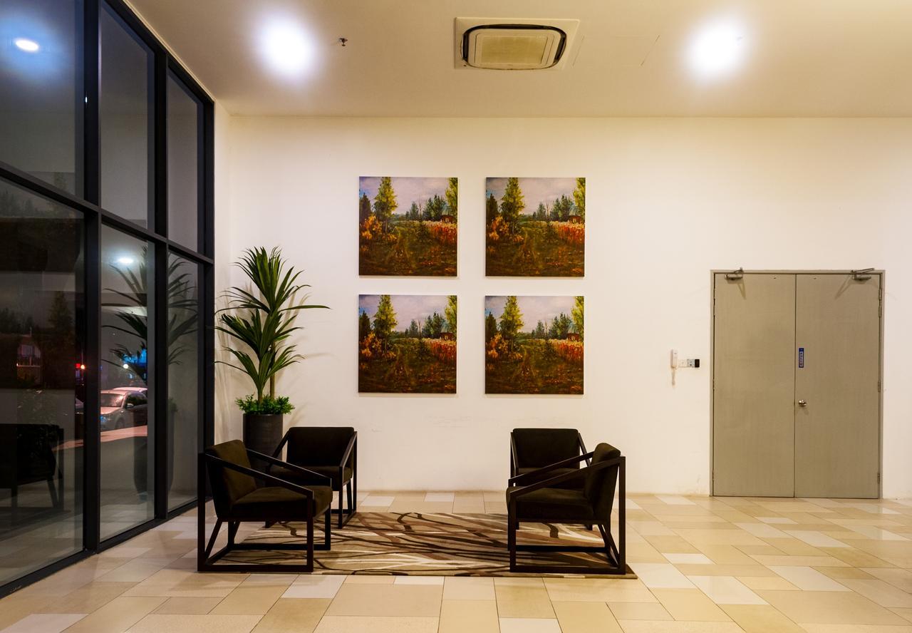 Lazy Traveler'S Suite By D Imperio Homestay George Town Esterno foto