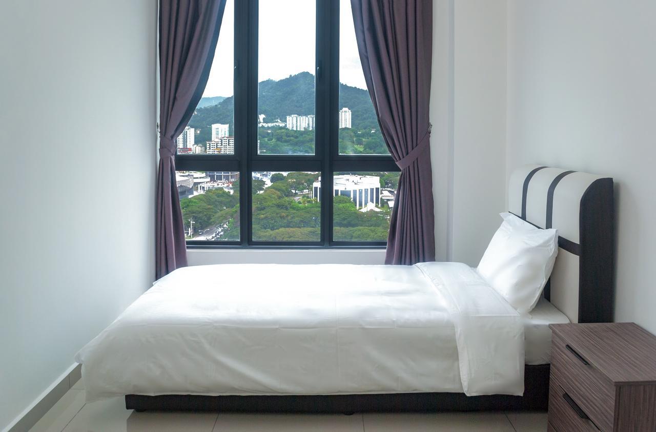 Lazy Traveler'S Suite By D Imperio Homestay George Town Esterno foto