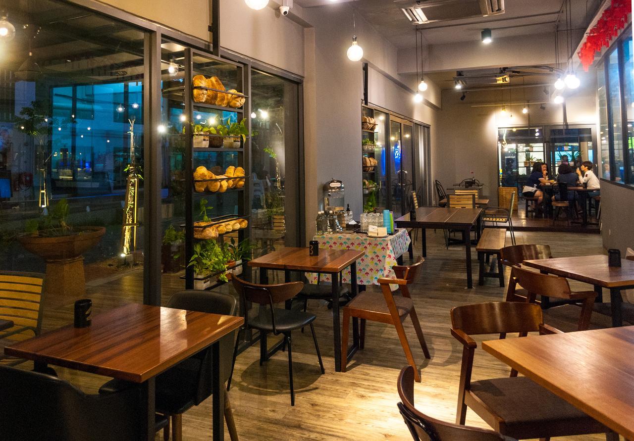 Lazy Traveler'S Suite By D Imperio Homestay George Town Esterno foto